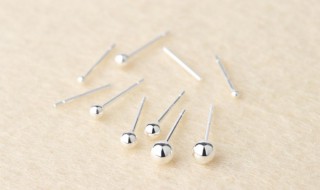 怎么挑选白金耳钉 白金耳钉好还是银耳钉