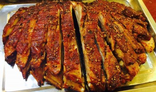 炭烤羊排怎么烤比较嫩（炭烤羊排怎么烤比较嫩又好吃）