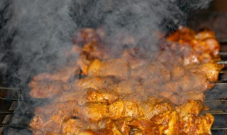 在家碳烤油烟怎么处理（家里烧烤怎样排烟）