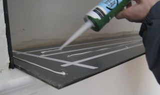 手上的玻璃胶如何去除