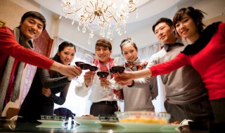 新年第一天聚餐说说 新年第一天聚餐说说心情