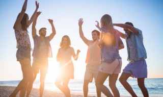 关于友情相伴的句子（关于友情相伴的句子唯美短句）