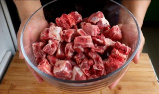 年糕烧排骨怎么做好吃 年糕烧排骨怎么做好吃又简单