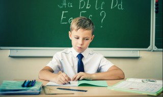 讲台用英语怎么说 讲台用英语怎么说teacher's desk