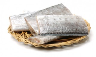 干烧带鱼怎么做好吃(干烧带鱼正宗的做法窍门)