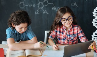 挠腮撧耳是什么意思 抓耳挠腮是啥意思