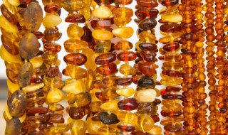 佩戴琥珀饰品有什么功效 佩戴琥珀有什么作用