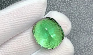 绿碧玺与祖母绿的差别(碧玺与祖母绿的区别)