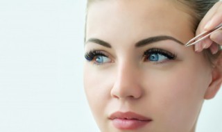 眉毛上长痘痘是怎么回事（眉毛中间长痘痘是什么原因）