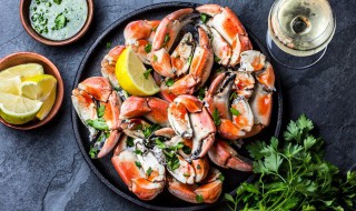 几月份去青岛是吃海鲜的最好时节（几月份去青岛是吃海鲜的最好时节了）