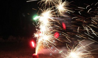 元宵节为什么要放烟花 元宵节为什么要放烟花英文