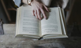 烟花三月下扬州烟花指的什么意思(烟花三月下扬州烟花的意思是什么)