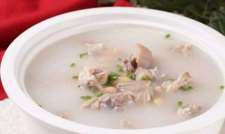 羊肉汤里面放什么配菜(羊肉汤里面放什么配菜 好喝)