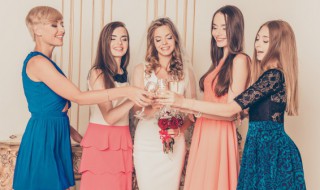 适合伴娘说的婚礼祝福语（适合伴娘说的婚礼祝福语四字）