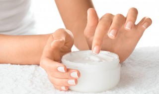 手怎么变白变嫩变细（手怎么变白变嫩变细变长 男）