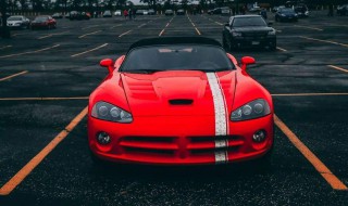 汽车日晒和雨淋哪个更伤车（汽车暴晒和淋雨哪个危害大）