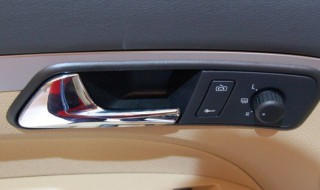 后视镜灯不亮也不能打开（后视镜不亮灯是什么原因）