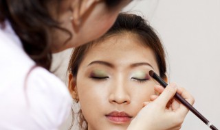 擦化妆品的先后顺序（擦化妆品的先后顺序图）