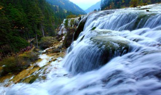 山不高水不远什么意思 山高水长和山高水远什么意思