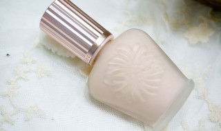 擦隔离霜起皮怎么补救（涂完隔离霜起皮）