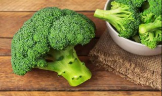 西兰花发黄到哪种程度不能吃（西兰花发黄到哪种程度不能吃了）