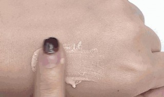 粉底液对皮肤伤害大吗 粉底液对皮肤伤害大吗 长期使用