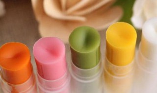 润唇膏什么时候涂最好 润唇膏什么时候涂比较好