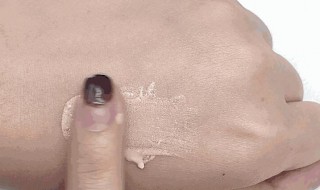 粉底液和防晒霜的使用顺序（粉底液和防晒的正确使用顺序）