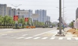 在无左转信号灯的路口，如何左转? 在无左转信号灯的路口,如何左转弯