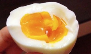 生鸡蛋怎么样烤不会炸（生鸡蛋怎么烤才不会炸开）