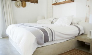 老人去世后的睡床还能用吗（过世老人睡过的床能睡吗）