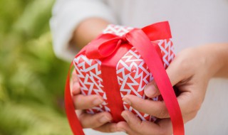 送新年礼物送啥好 送新年礼物送啥好一点