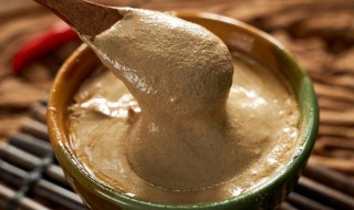 调芝麻酱用水还是用油调呢 芝麻酱要用水调吗