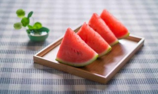 桃子和西瓜能一块吃吗（桃子和西瓜能一块吃吗视频）