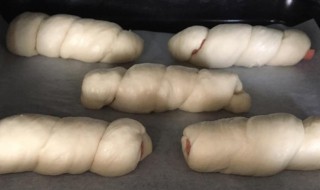 火腿肠香肠包怎么做（火腿肠包怎么做?）