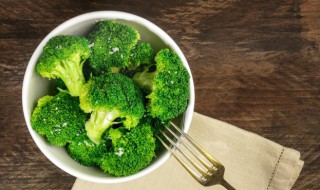 西兰花炒胡萝卜片怎么做