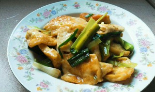 大蒜煎豆腐怎么做入味好吃 大蒜煎豆腐怎么做入味好吃视频