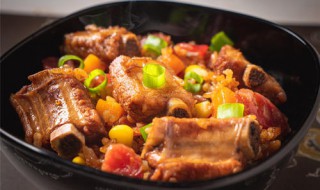 排骨香肠焖饭步骤（香肠焖饭的做法大全家常窍门）