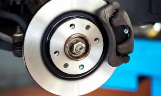 刹车异响怎么解决（凯迪拉克刹车异响怎么解决）