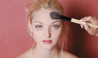 烟熏妆化妆教程 淡烟熏妆教程