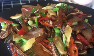 香辣腊猪耳做法步骤 凉拌腊猪耳朵的做法