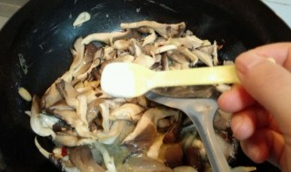 茄汁平菇炒蛋步骤 番茄炒平菇怎么做好吃