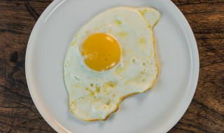 不锈钢锅煎蛋技巧（铁锅如何煎蛋）