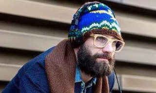 蓝色冷帽穿搭技巧（蓝色冷帽穿搭技巧图解）