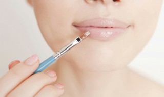 嘴唇很干怎么办(冬天嘴唇很干怎么办)