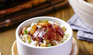电饭煲怎么做煲仔饭呢（电饭煲做煲仔饭怎么做才好吃）