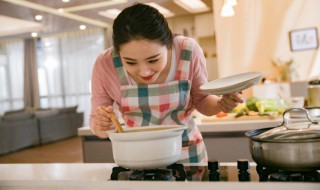 鸡汤和鸭汤哪个好（鸡汤和鸭汤哪个更好）