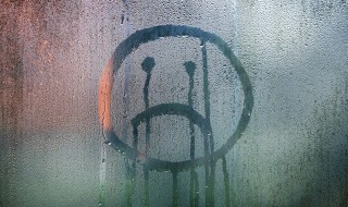 爱到心碎伤感句子 爱到心碎伤感句子图片