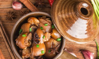 怎样炖猪蹄软烂脱骨 炖猪蹄怎么能脱骨