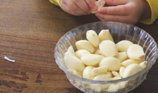 剥蒜米的技巧（剥蒜米的技巧与方法）